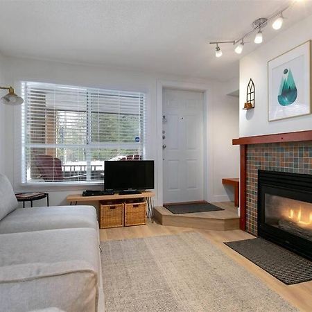 Cozy Townhouse In Whistler Village North Exterior photo
